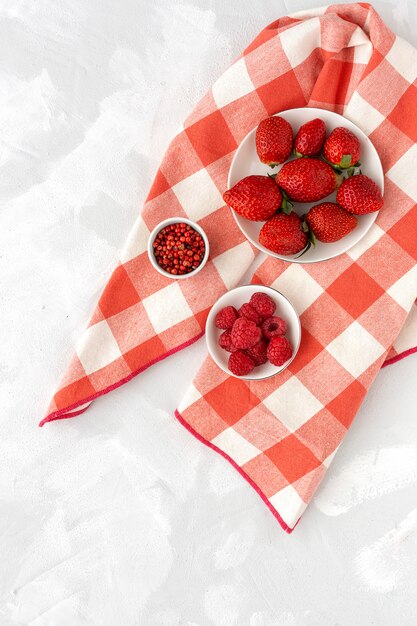 Foto variedade de frutas e legumes vermelhos