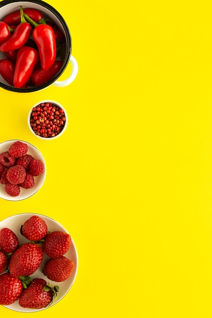 Variedade de frutas e legumes vermelhos
