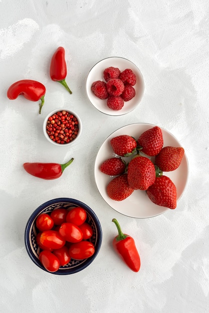 Variedade de frutas e legumes vermelhos