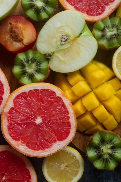 Foto variedade de frutas tropicais coloridas maduras