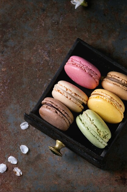 Variedade de macaroons de sobremesa francesa