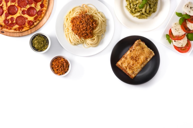 Variedade de pratos de massas italianas
