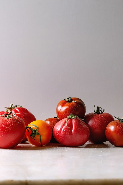 Foto variedade de tomates maduros