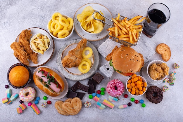 Foto variedade de vários junk food insalubre