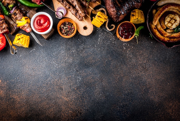 Foto varios alimentos a la parrilla