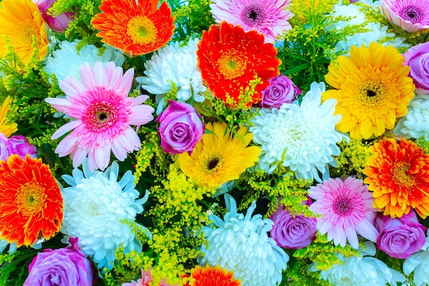 Foto vários buquês de flores de flores um monte de fundo colorido de flores frescas