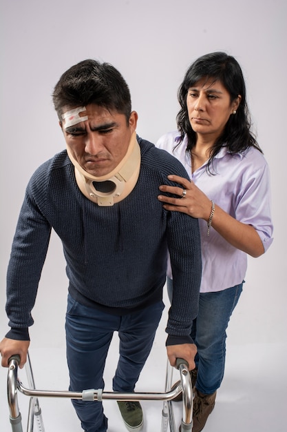 Varios latinoamericanos lesionados en rehabilitación y terapia