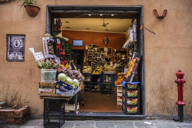 Foto vários objetos no mercado para venda em lojas