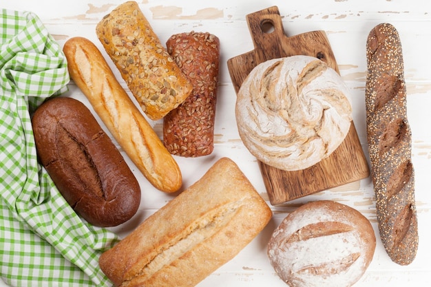 Vários pães e pães crocantes