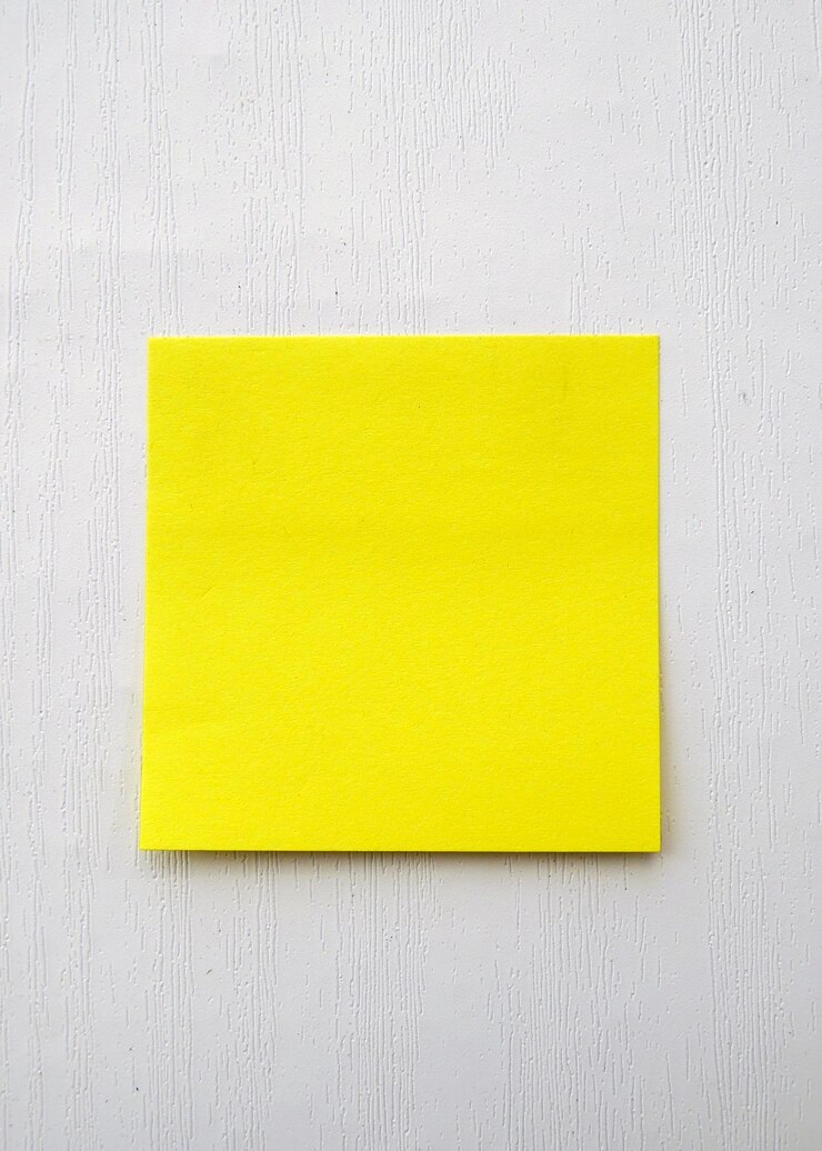 Foto varios papeles de notas vintage aislados sobre fondo blanco