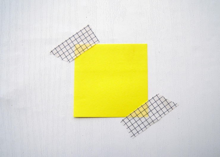 Foto varios papeles de notas vintage aislados sobre fondo blanco