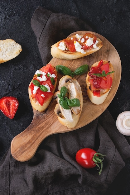 Vários tipos de bruschetta