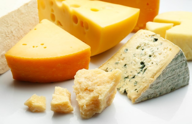 Vários tipos de queijo de perto