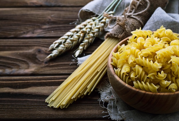 Varios tipos de pasta italiana sin cocer