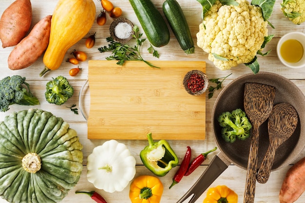 Vários vegetais sazonais para cozinhar comida vegetariana saudável