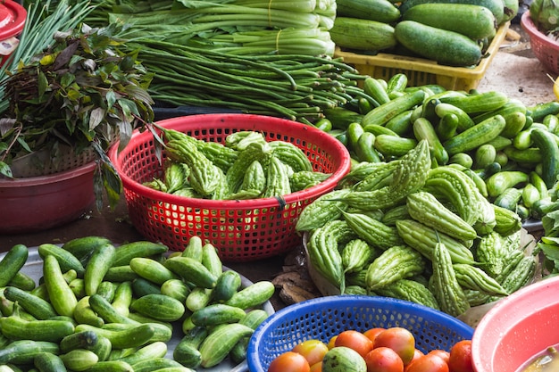 Varios vegetales en el mercado.