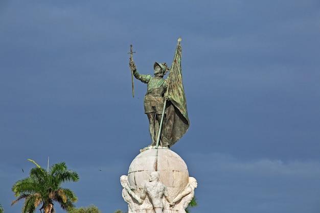 Foto vasco nunez de balboa en la ciudad de panamá, américa central