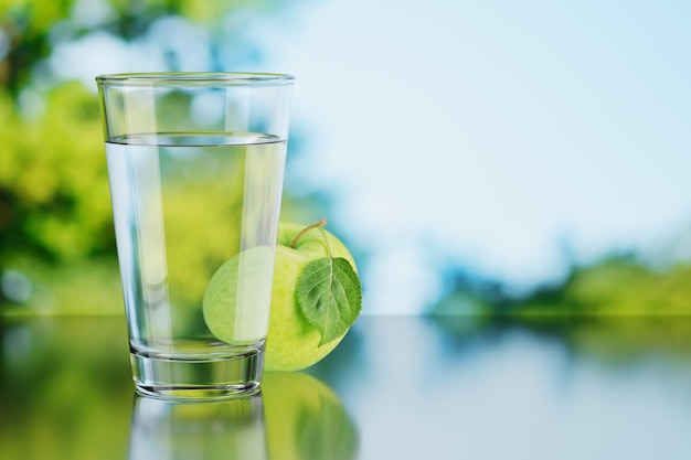 Vaso de agua purificada sin gas al aire libre