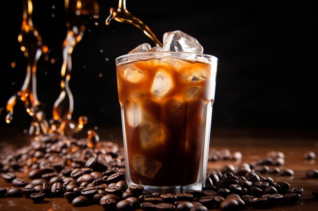 un vaso de café helado con hielo y hielo