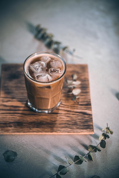 Vaso de café en la mesa