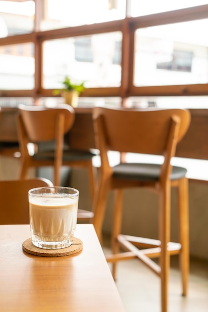 Vaso de café sucio en la cafetería.