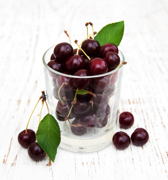 Vaso con cerezas