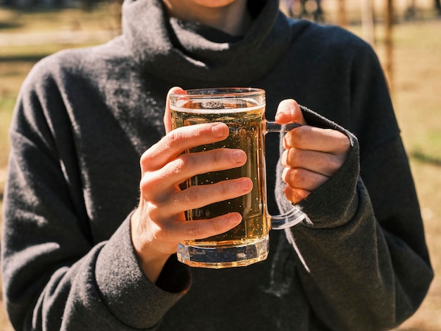 Un vaso de cerveza fría