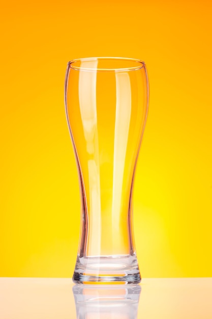 Vaso de cerveza vacío