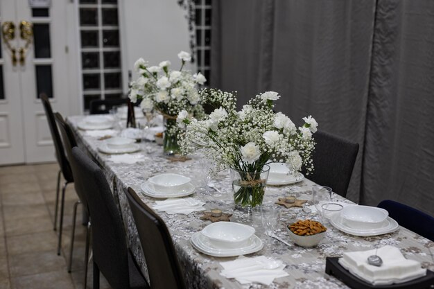 Vaso de flores na mesa