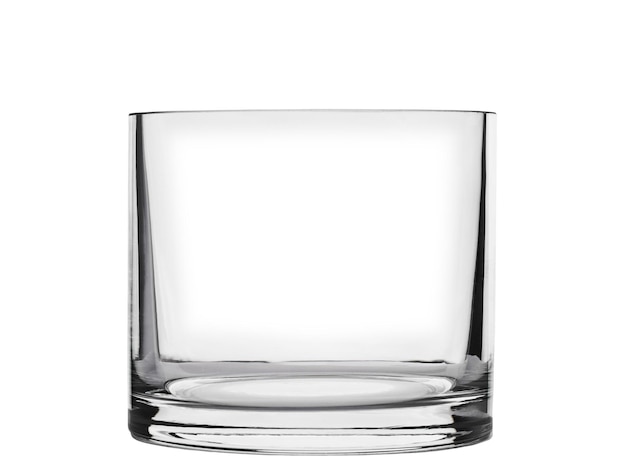 vaso de vidro transparente de forma lacônica isolado em um fundo branco