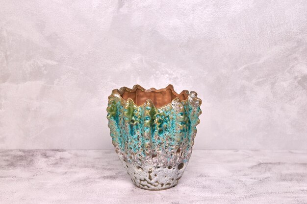 Foto vaso decorativo de cerâmica. design interior elegante