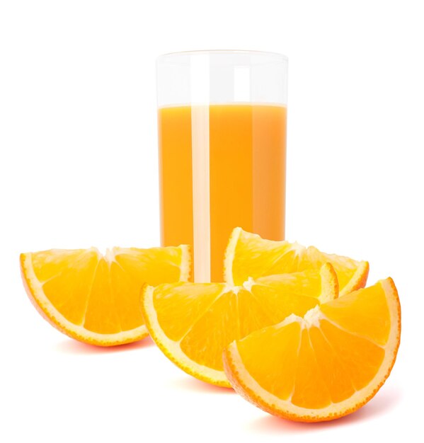 Vaso de jugo y fruta de naranja