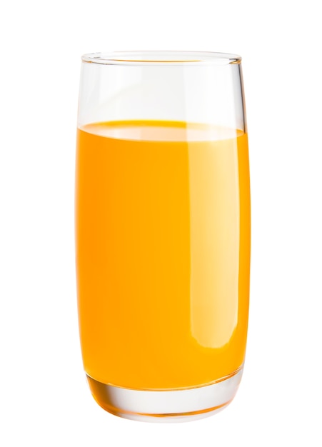 Vaso de jugo de naranja aislado sobre fondo blanco.