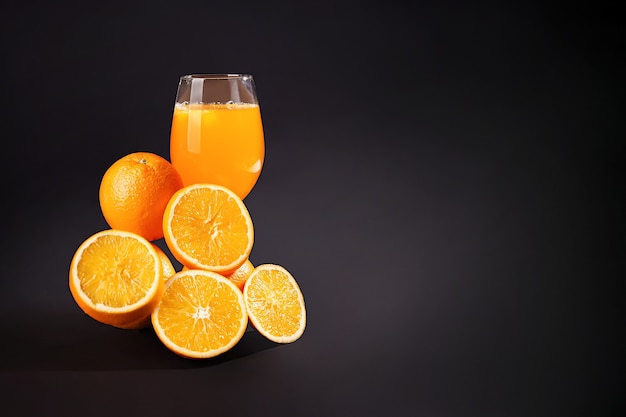 Un vaso de jugo de naranja