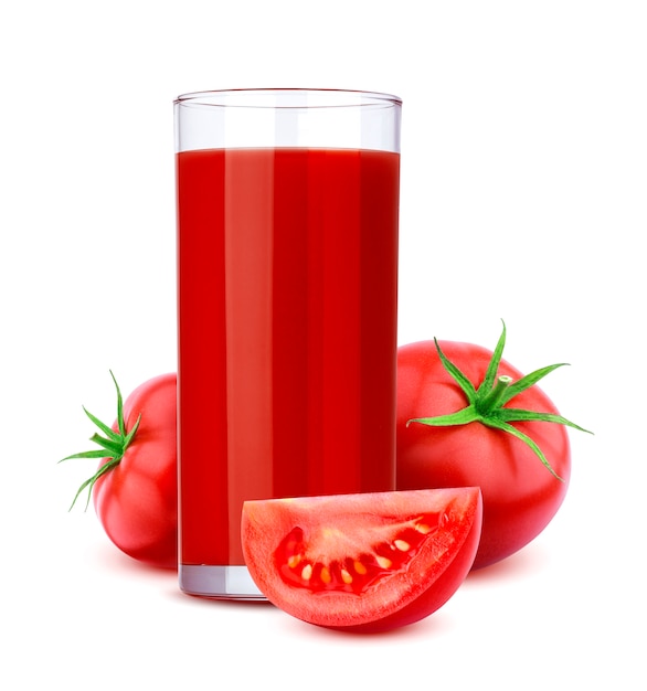 Vaso de jugo de tomate aislado sobre fondo blanco.