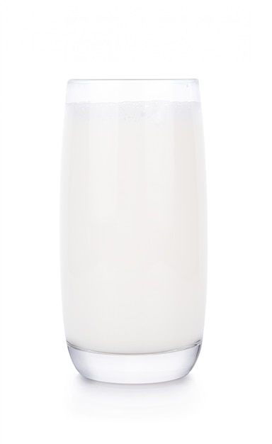 Vaso de leche aislado en blanco