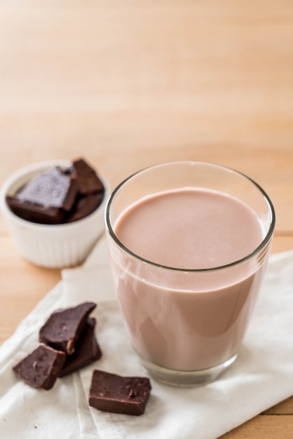 vaso de leche con chocolate