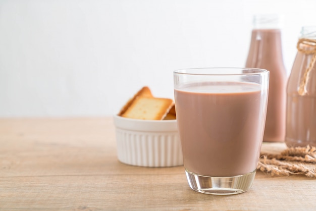 vaso de leche con chocolate