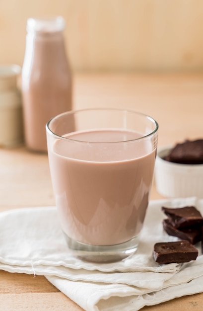 Foto vaso de leche con chocolate