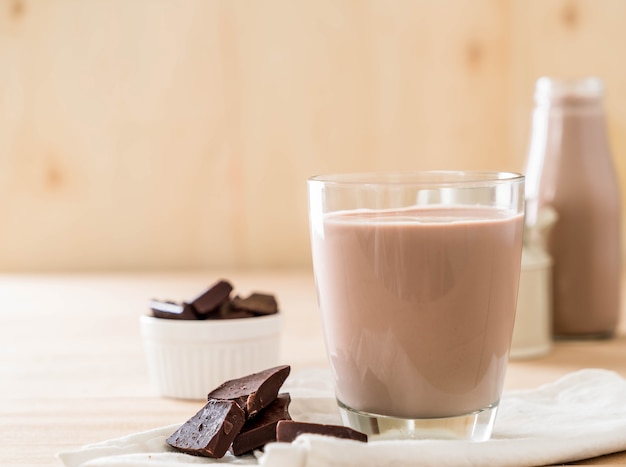 vaso de leche con chocolate