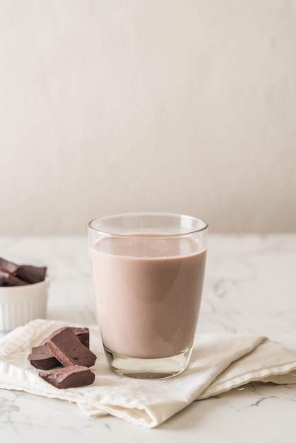 vaso de leche con chocolate