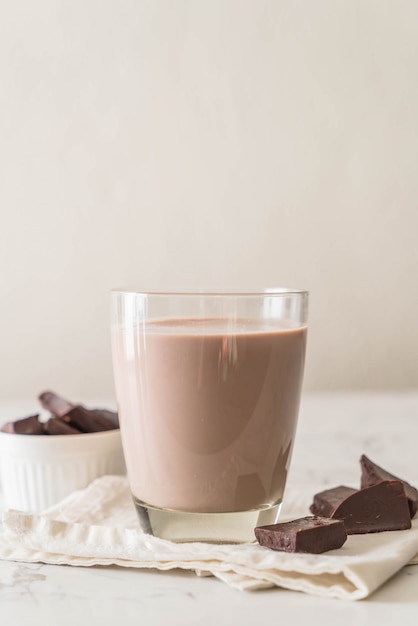 Foto vaso de leche con chocolate