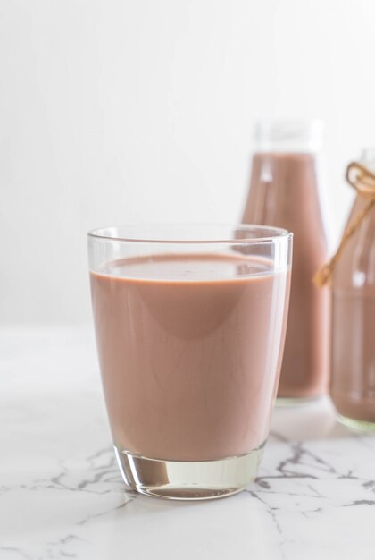 vaso de leche con chocolate