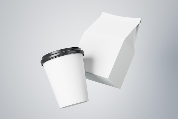 Vaso de papel blanco para llevar y paquete de papel blanco con espacio de copia para su logotipo en un fondo claro abstracto Mockup