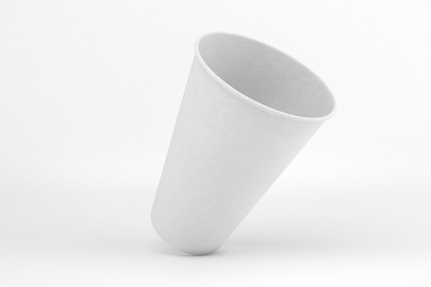 Vaso de papel lado izquierdo aislado en fondo blanco.