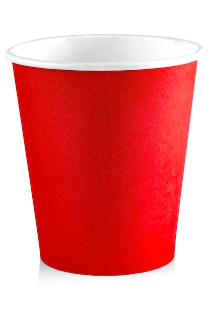 vaso de papel rojo aislado en blanco