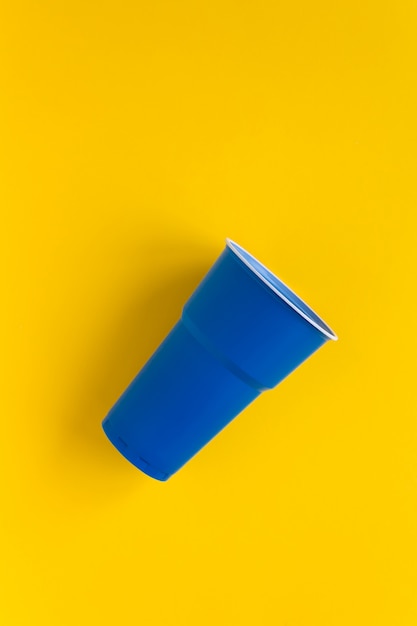 Vaso de plástico azul oscuro