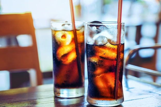 Foto vaso de refresco que salpica con fresco