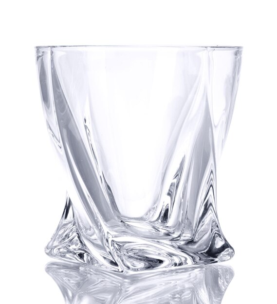 Vaso vacío aislado en blanco