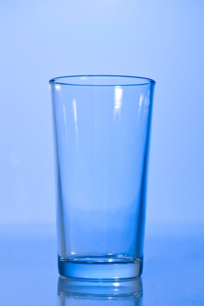 Vaso vacío en azul